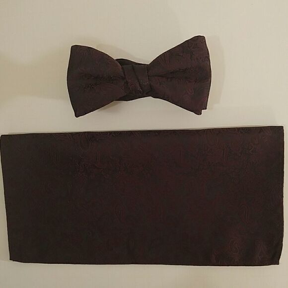 MEN'S LARR BRIO BOW TIE AND HANKY SET. - Picture 1 of 1